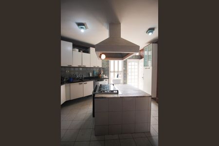 Casa à venda com 390m², 4 quartos e 4 vagasCozinha