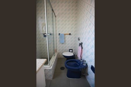 Casa à venda com 390m², 4 quartos e 4 vagasBanheiro da Suíte 2