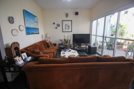 Casa à venda com 390m², 4 quartos e 4 vagasSala de TV