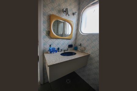 Casa à venda com 390m², 4 quartos e 4 vagasBanheiro da Suíte 2