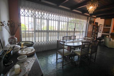 Casa à venda com 390m², 4 quartos e 4 vagasSala