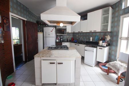 Casa à venda com 390m², 4 quartos e 4 vagasCozinha