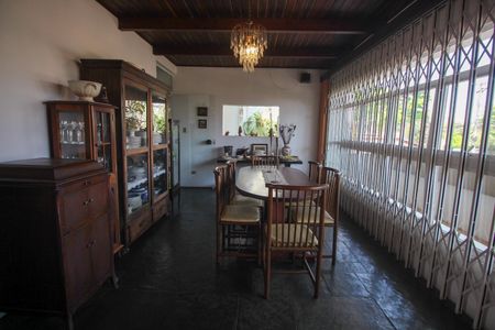 Casa à venda com 390m², 4 quartos e 4 vagasSala