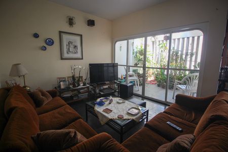 Casa à venda com 390m², 4 quartos e 4 vagasSala de TV