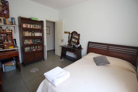 Casa à venda com 390m², 4 quartos e 4 vagasSuíte 2