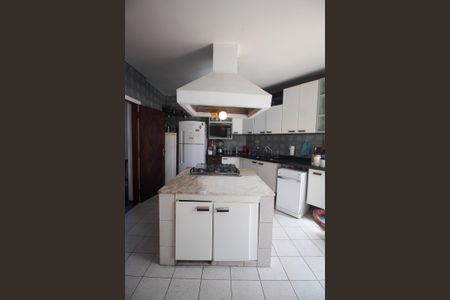 Casa à venda com 390m², 4 quartos e 4 vagasCozinha