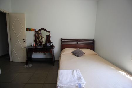 Casa à venda com 390m², 4 quartos e 4 vagasSuíte 2