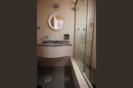 Casa à venda com 390m², 4 quartos e 4 vagasBanheiro da Suíte 1