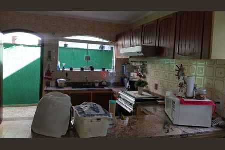 Casa à venda com 3 quartos, 257m² em Vila Regente Feijó, São Paulo