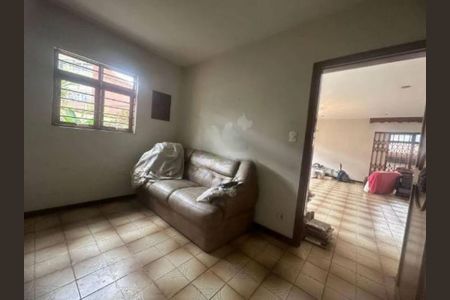 Casa à venda com 3 quartos, 246m² em Vila Carrão, São Paulo