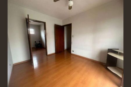 Casa à venda com 3 quartos, 246m² em Vila Carrão, São Paulo