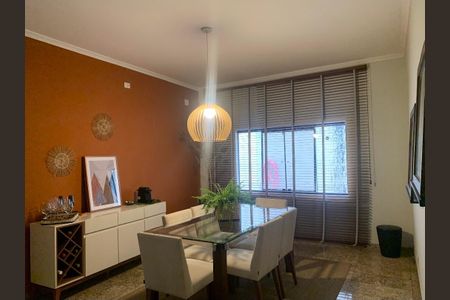 Casa à venda com 353m², 5 quartos e 4 vagasSala de Jantar