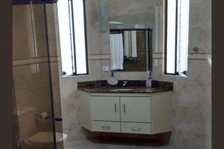 Casa à venda com 353m², 5 quartos e 4 vagasBanheiro da Suíte