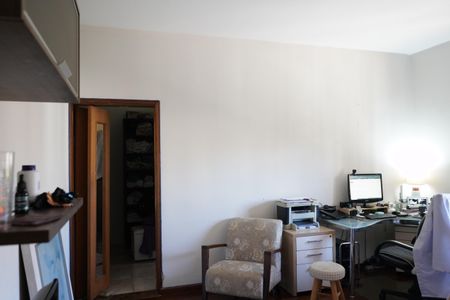 Casa à venda com 353m², 5 quartos e 4 vagasSuíte