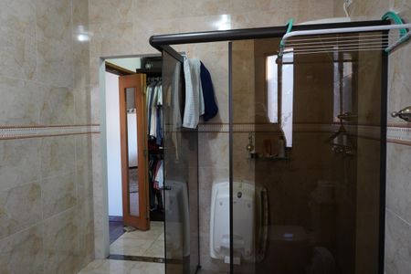 Casa à venda com 353m², 5 quartos e 4 vagasBanheiro da Suíte