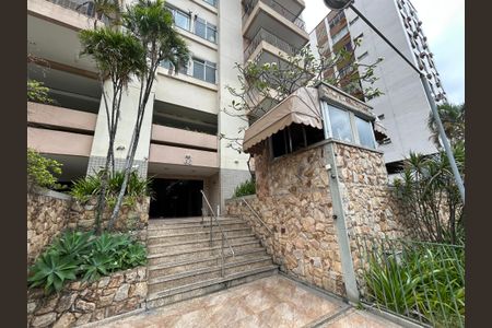 Apartamento à venda com 60m², 2 quartos e 1 vagaFachada e portaria