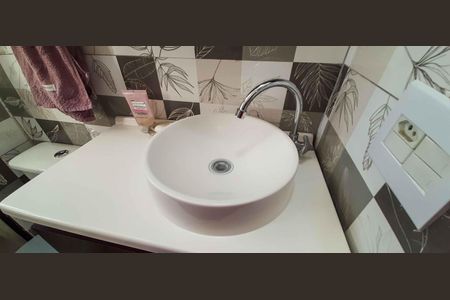 Apartamento à venda com 51m², 2 quartos e 1 vaga Apartamento à venda com 51m², 2 quartos e 1 vagaBanheiro