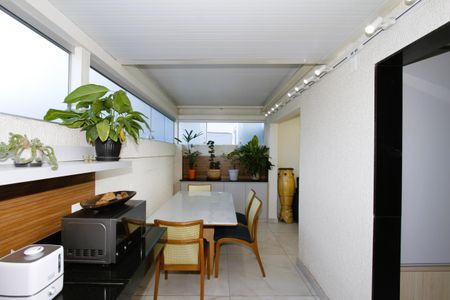 Apartamento à venda com 60m², 1 quarto e 1 vagaCopa