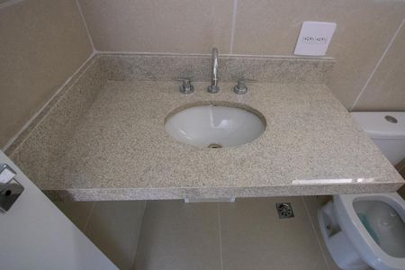 Apartamento à venda com 92m², 2 quartos e 2 vagasBanheiro do quarto 1