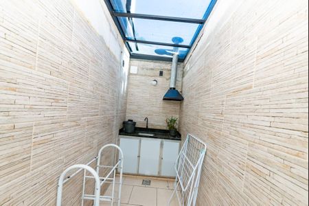 Casa à venda com 75m², 3 quartos e 1 vagaÁrea de Serviço