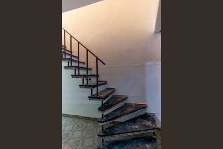 Casa para alugar com 160m², 2 quartos e 6 vagasEscada