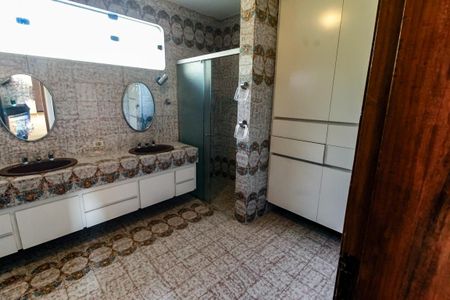 Casa à venda com 607m², 5 quartos e 5 vagasBanheiro Social 2