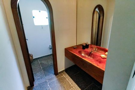 Casa à venda com 607m², 5 quartos e 5 vagasLavabo