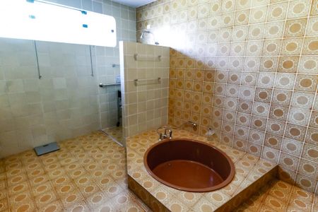 Casa à venda com 607m², 5 quartos e 5 vagasBanheiro da Suíte 1