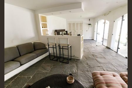 Casa à venda com 607m², 5 quartos e 5 vagasSalão de festas