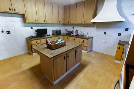 Casa à venda com 607m², 5 quartos e 5 vagasCozinha 