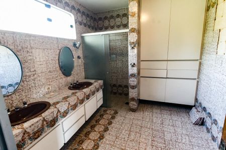 Casa à venda com 607m², 5 quartos e 5 vagasBanheiro Social 2