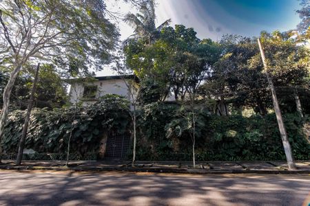 Casa à venda com 607m², 5 quartos e 5 vagasFachada