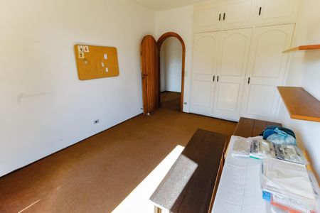 Casa à venda com 607m², 5 quartos e 5 vagasQuarto 3