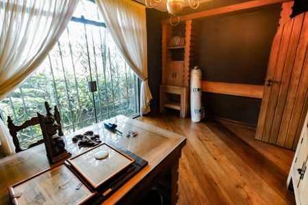 Casa à venda com 607m², 5 quartos e 5 vagasEscritório