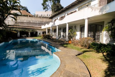 Casa à venda com 607m², 5 quartos e 5 vagasPiscina