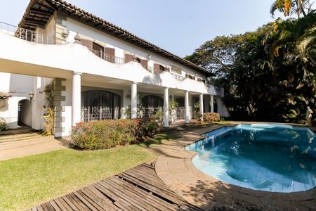 Casa à venda com 607m², 5 quartos e 5 vagasPiscina