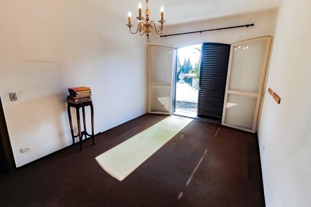 Casa à venda com 607m², 5 quartos e 5 vagasQuarto 2