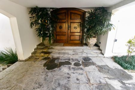 Casa à venda com 607m², 5 quartos e 5 vagasPorta - Entrada