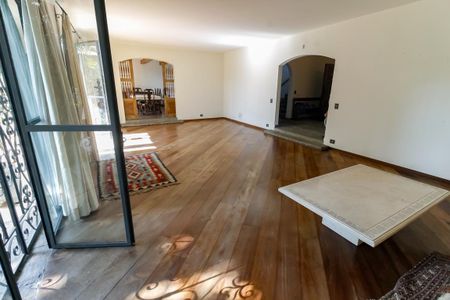 Casa à venda com 607m², 5 quartos e 5 vagasSala 1