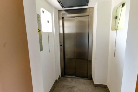 Casa à venda com 607m², 5 quartos e 5 vagasElevador