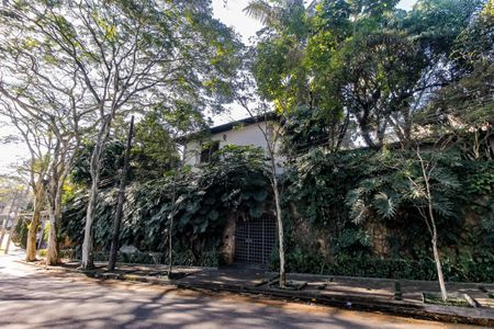 Casa à venda com 607m², 5 quartos e 5 vagasFachada