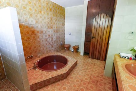 Casa à venda com 607m², 5 quartos e 5 vagasBanheiro da Suíte 1