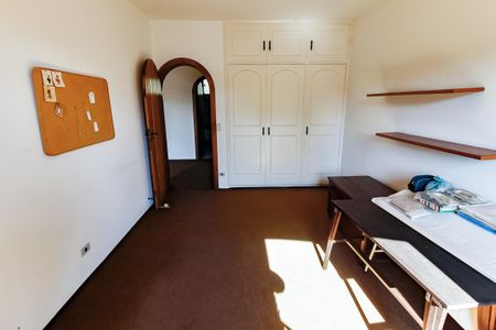 Casa à venda com 607m², 5 quartos e 5 vagasQuarto 3