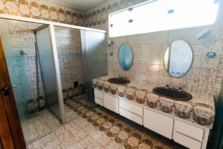 Casa à venda com 607m², 5 quartos e 5 vagasBanheiro Social 2