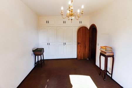 Casa à venda com 607m², 5 quartos e 5 vagasQuarto 2