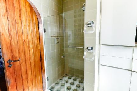 Casa à venda com 607m², 5 quartos e 5 vagasBanheiro Social 1