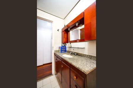 Apartamento à venda com 107m², 3 quartos e 2 vagas Apartamento à venda com 107m², 3 quartos e 2 vagasBanheiro Social