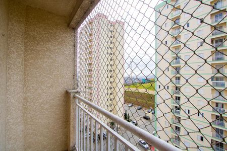 Varanda da sala de apartamento para alugar com 2 quartos, 58m² em Vila Falchi, Mauá