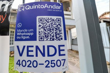 Casa à venda com 330m², 3 quartos e 8 vagas Casa à venda com 330m², 3 quartos e 8 vagasPlaquinha