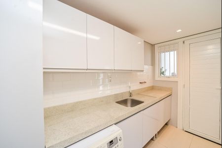 Casa à venda com 330m², 3 quartos e 8 vagas Casa à venda com 330m², 3 quartos e 8 vagasÁrea de Serviço